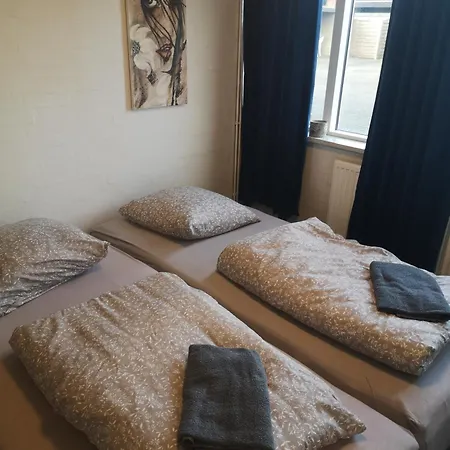 2 Vaerelser M Minikokken Brusekabine Og Toilet 4 Prs