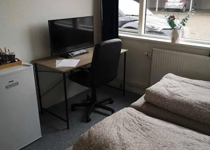 2 Vaerelser M Minikokken Brusekabine Og Toilet 4 Prs Kolding